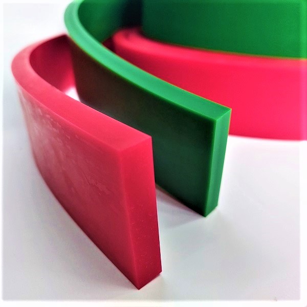 Detalhe da tira de pu para rodo perfil reto